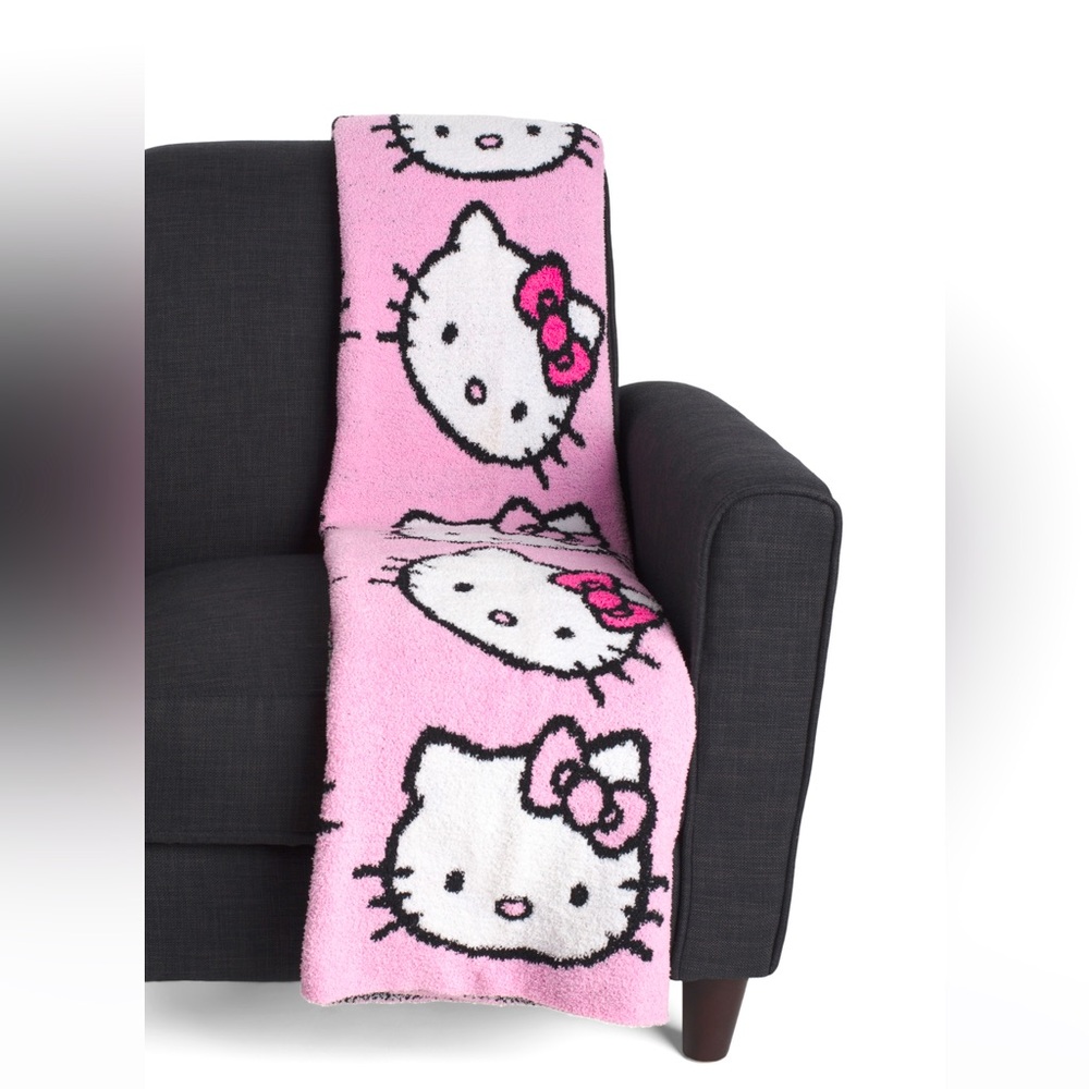 Hello kitty pink blanket